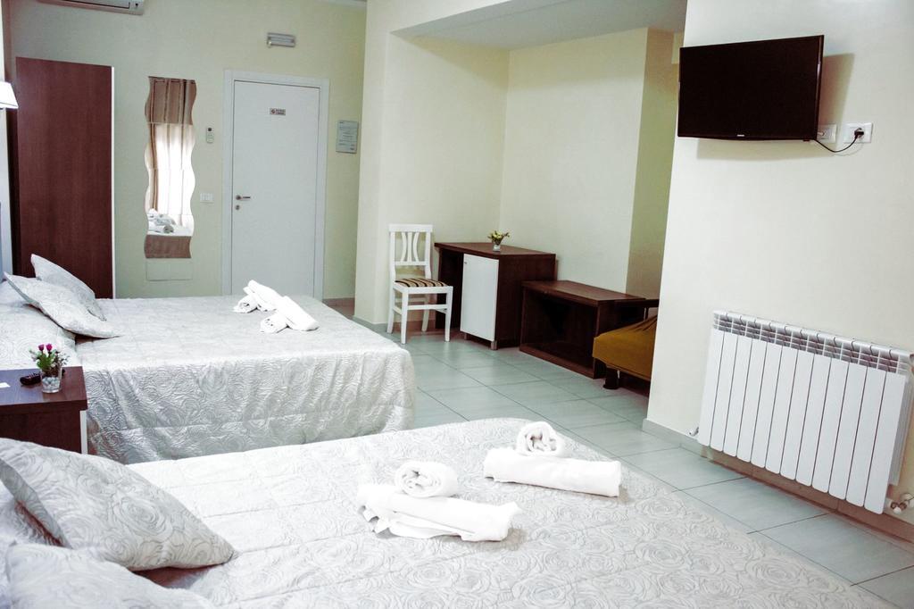 Tiburtina Hotel Holiday โรม ภายนอก รูปภาพ
