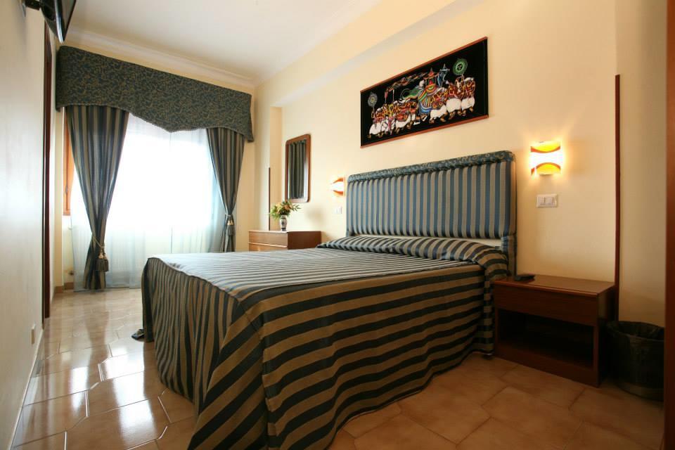 Tiburtina Hotel Holiday โรม ภายนอก รูปภาพ