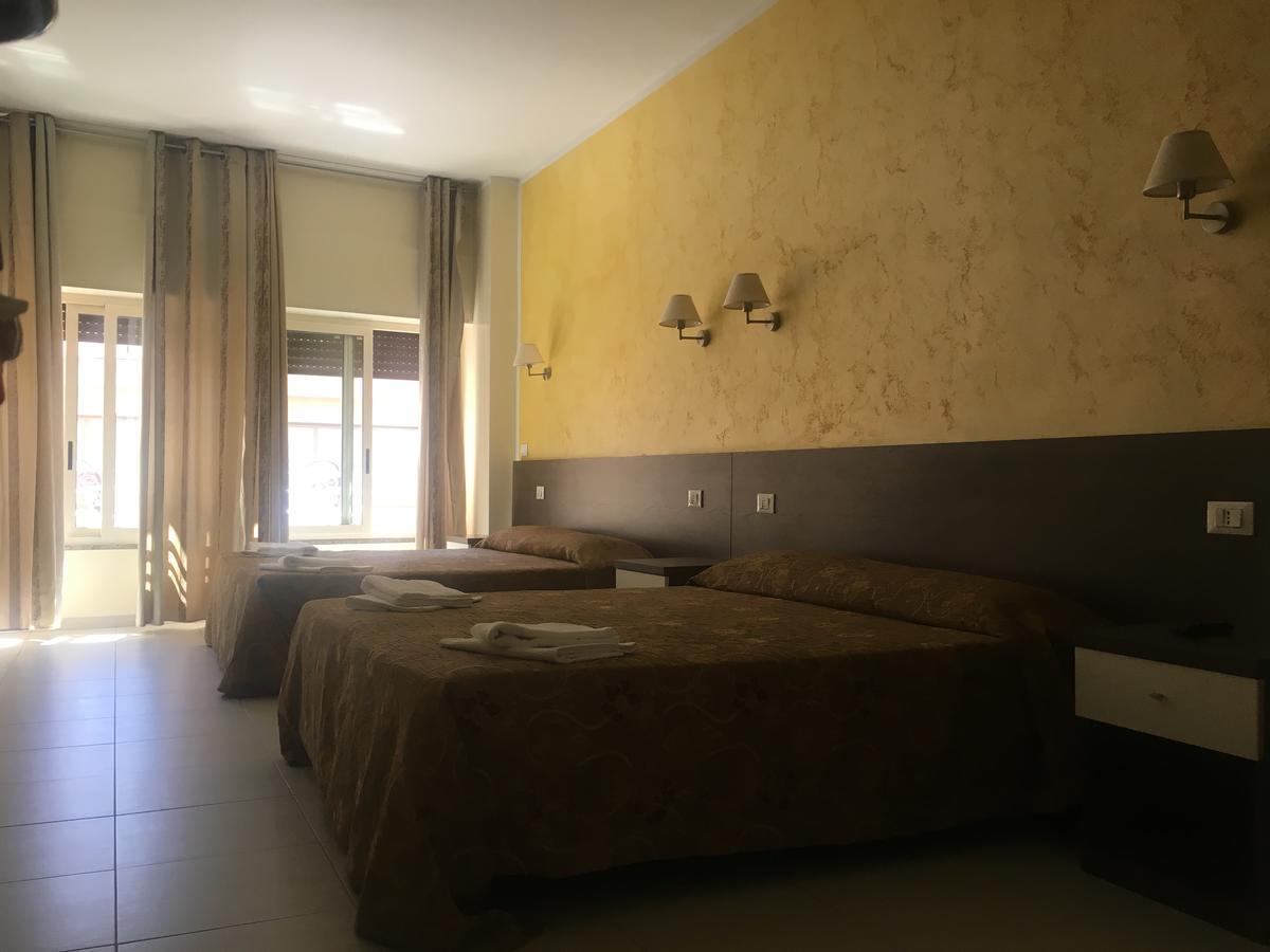 Tiburtina Hotel Holiday โรม ภายนอก รูปภาพ