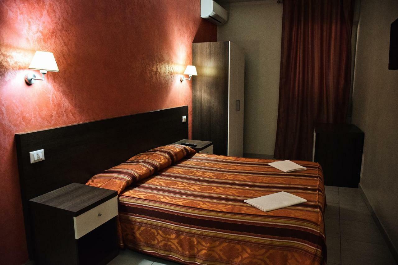 Tiburtina Hotel Holiday โรม ภายนอก รูปภาพ