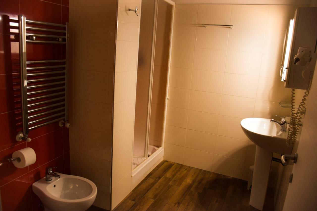 Tiburtina Hotel Holiday โรม ภายนอก รูปภาพ
